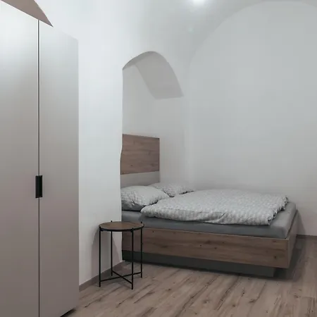 Gozzo Woods 公寓 *