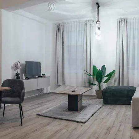 Gozzo Woods 公寓 *